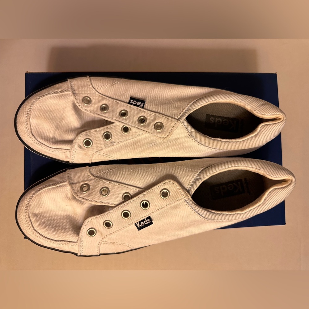 Keds Center II Canvas/Striped White Womens Sneaker - Size 7